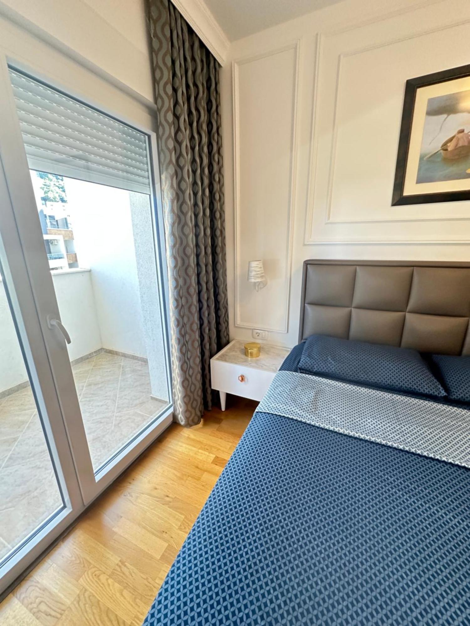Lux Sa Garazom Lägenhet